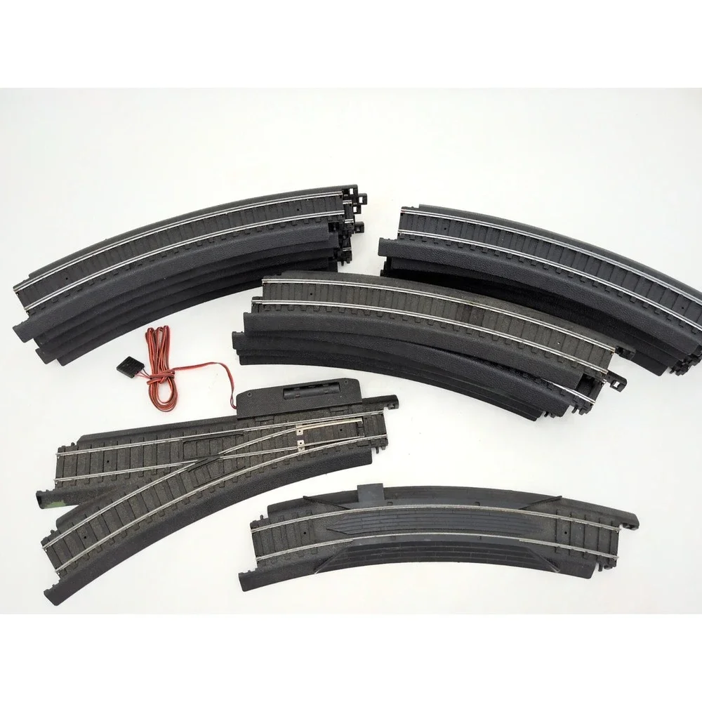 17 Piece HO Scale Life Like Power Loc Track Curves Curved And Switch